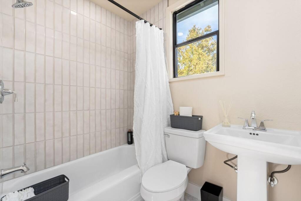 Downtown Lodi L Renovated L 5 Bedrooms L Sleeps 10 Εξωτερικό φωτογραφία