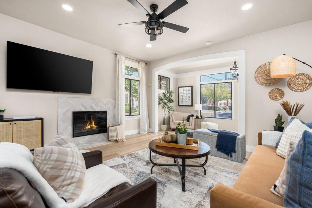 Downtown Lodi L Renovated L 5 Bedrooms L Sleeps 10 Εξωτερικό φωτογραφία